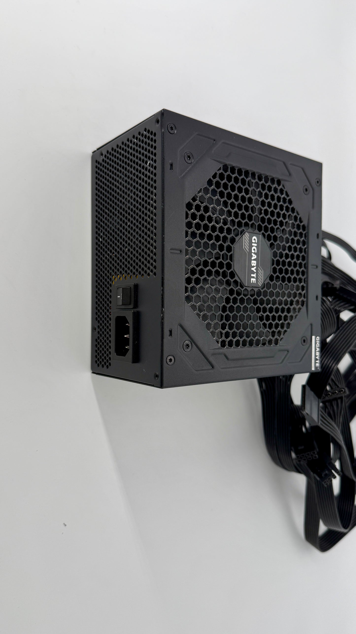 Gigabyte P-GM 850W (GP-P850GM), an 80-Plus Gold certified power supply. A Grade Unit.