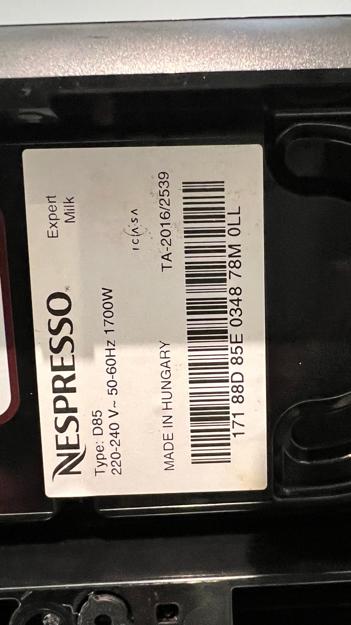 Nespresso D85 Coffee Machine With Milk Frother