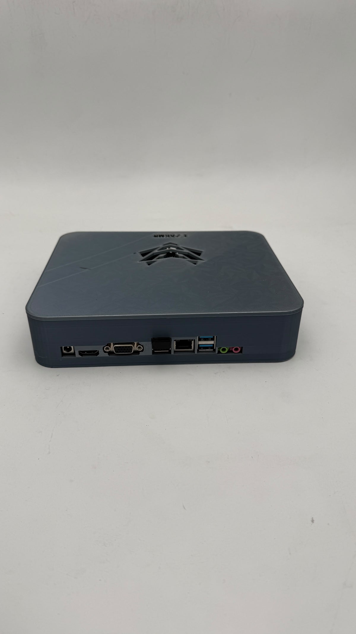 LZAKMR AK1 Pro Game Box retro game box running Linux/Batocera