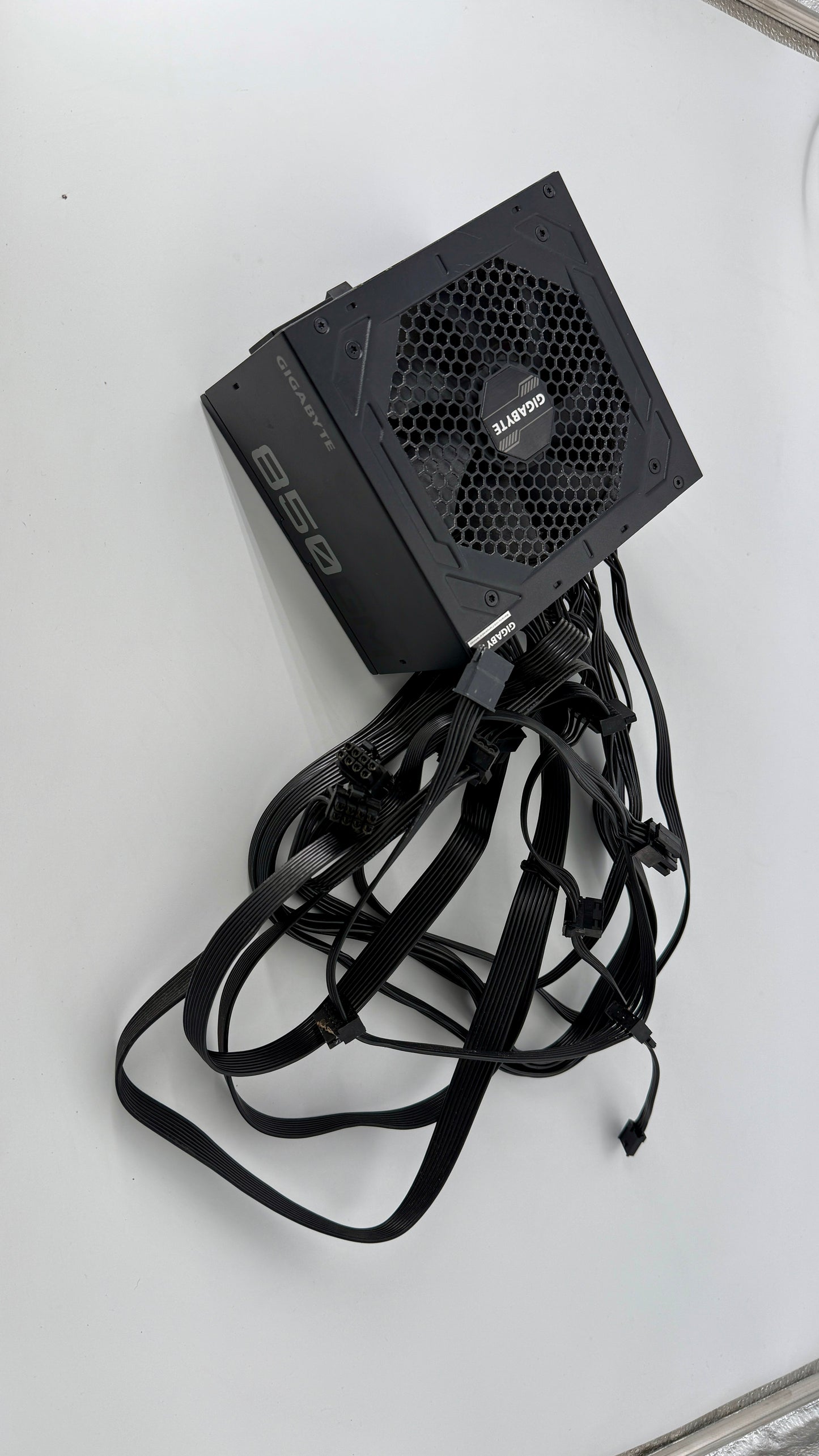 Gigabyte P-GM 850W (GP-P850GM), an 80-Plus Gold certified power supply. A Grade Unit.