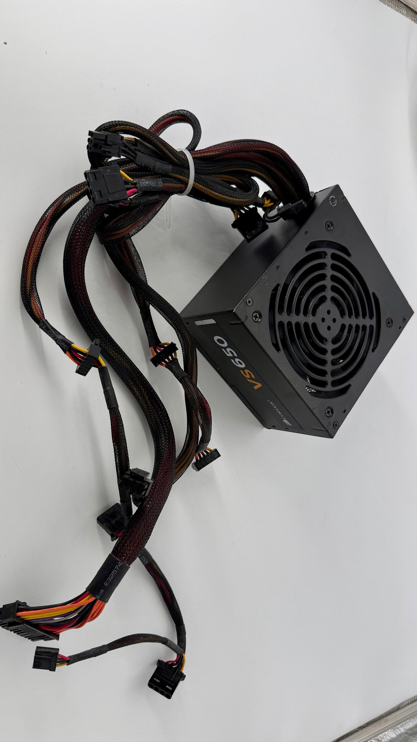 Corsair VS650 — 650 Watt 80 PLUS® Power Supply S/N : 15397110000018030702
