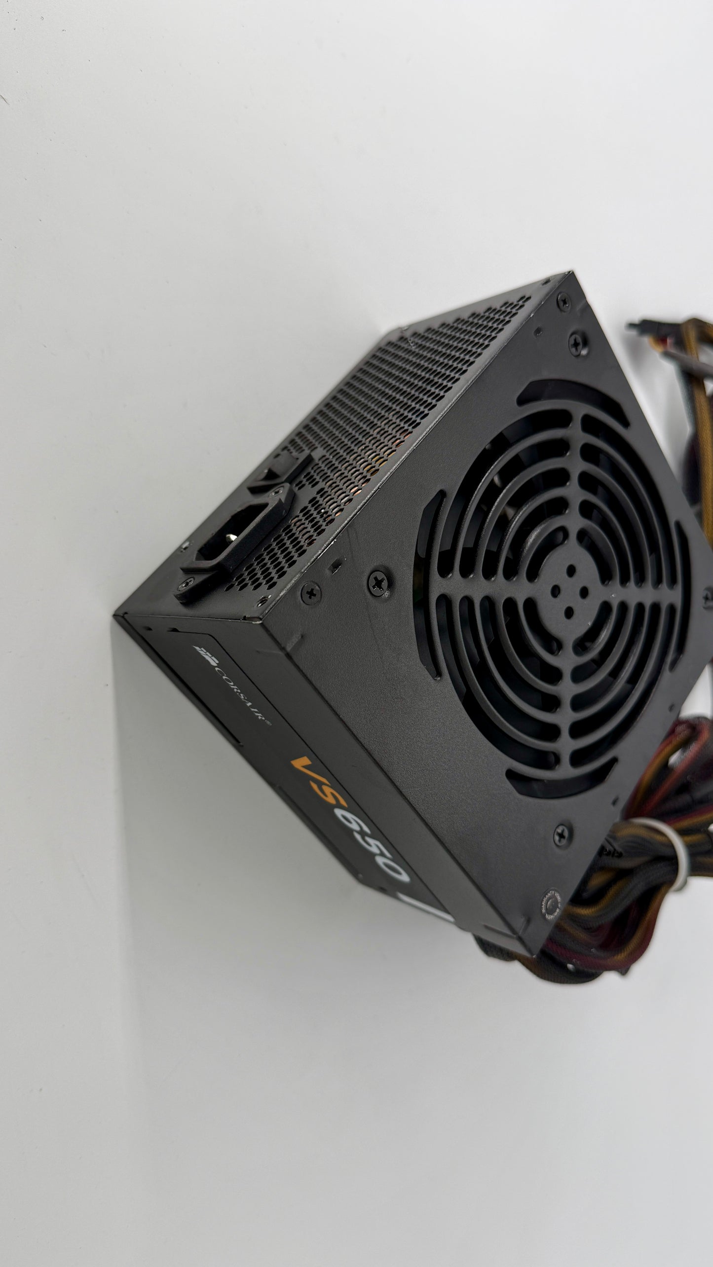 Corsair VS650 — 650 Watt 80 PLUS® Power Supply S/N : 15397110000018030702