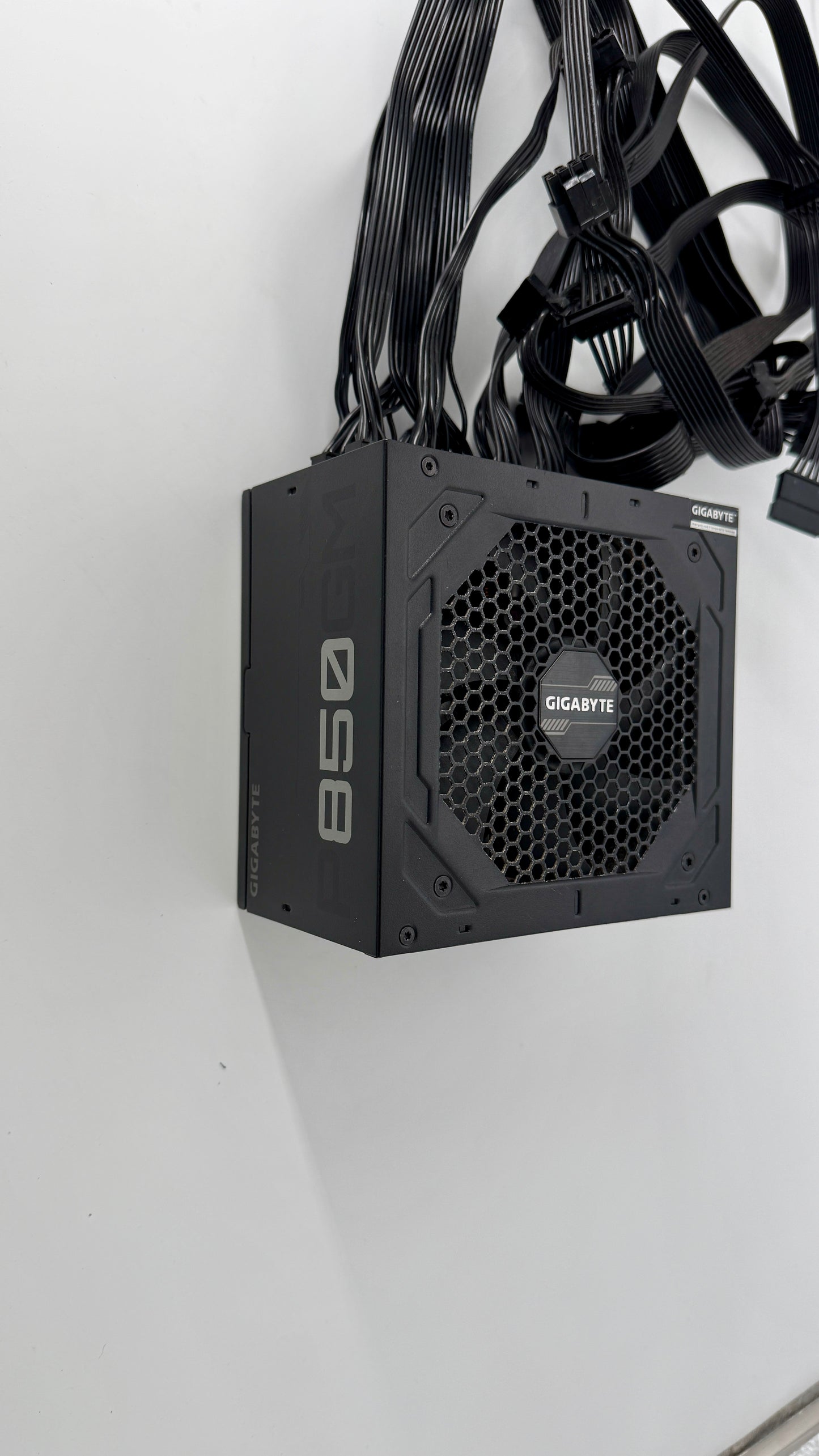 Gigabyte P-GM 850W (GP-P850GM), an 80-Plus Gold certified power supply. A Grade Unit.