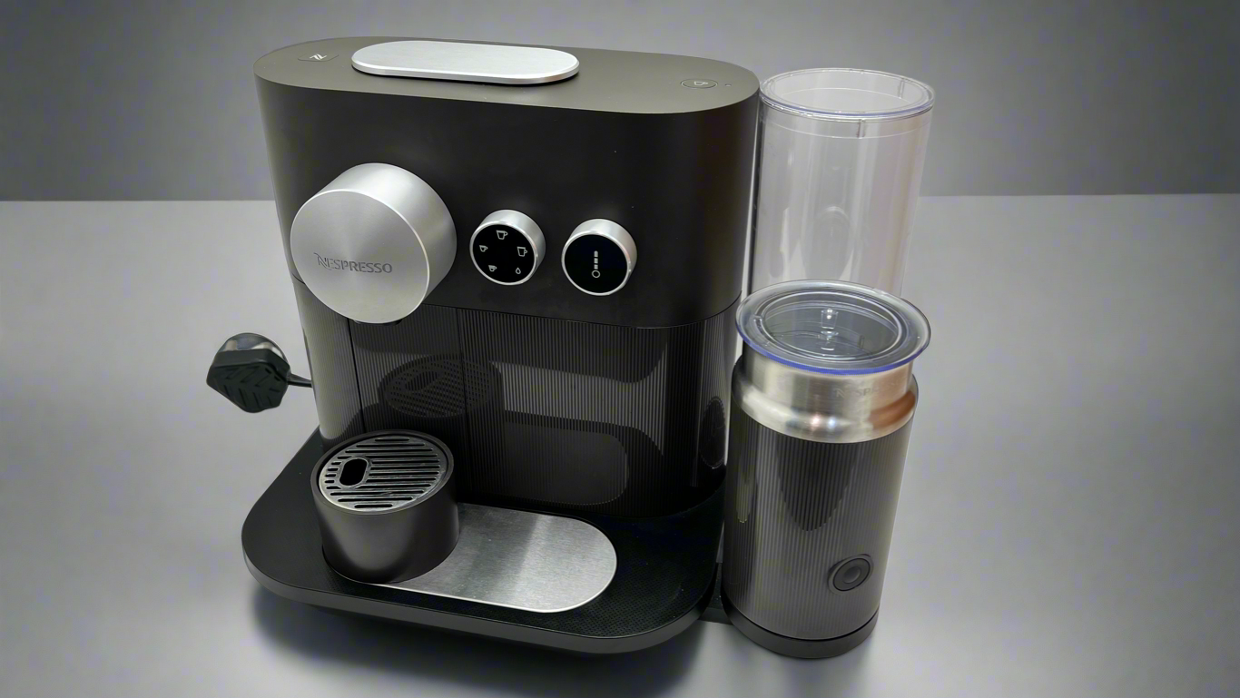 Nespresso D85 Coffee Machine With Milk Frother