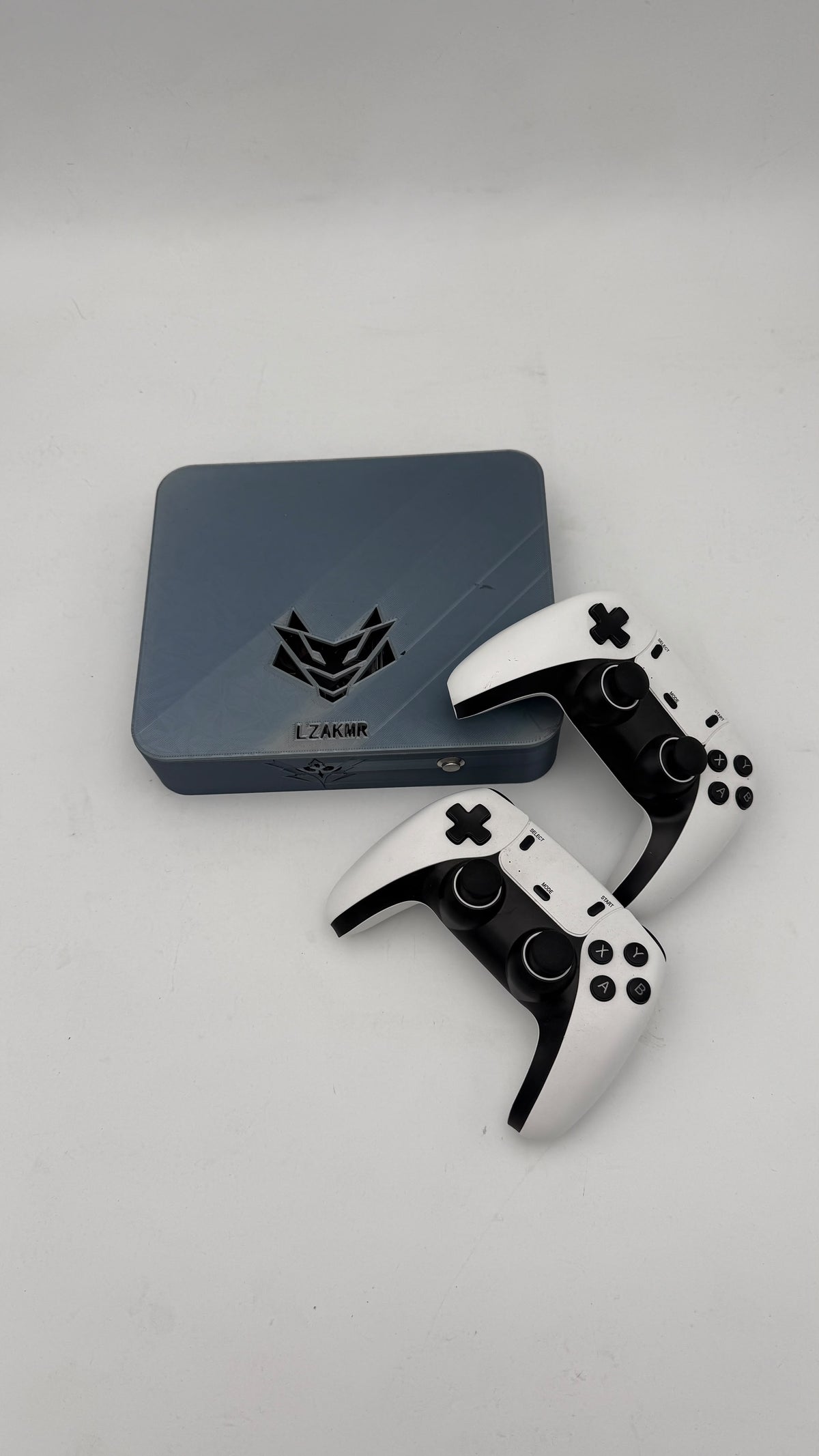 LZAKMR AK1 Pro Game Box retro game box running Linux/Batocera