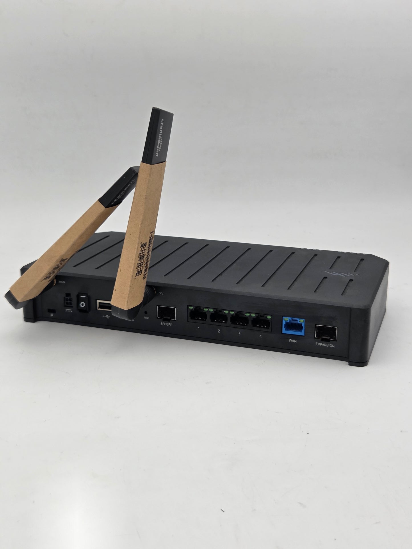Cradlepoint Enterprise 4G/LTE Failover Router | Dual-SIM Business Gateway | High-Reliability Networking.