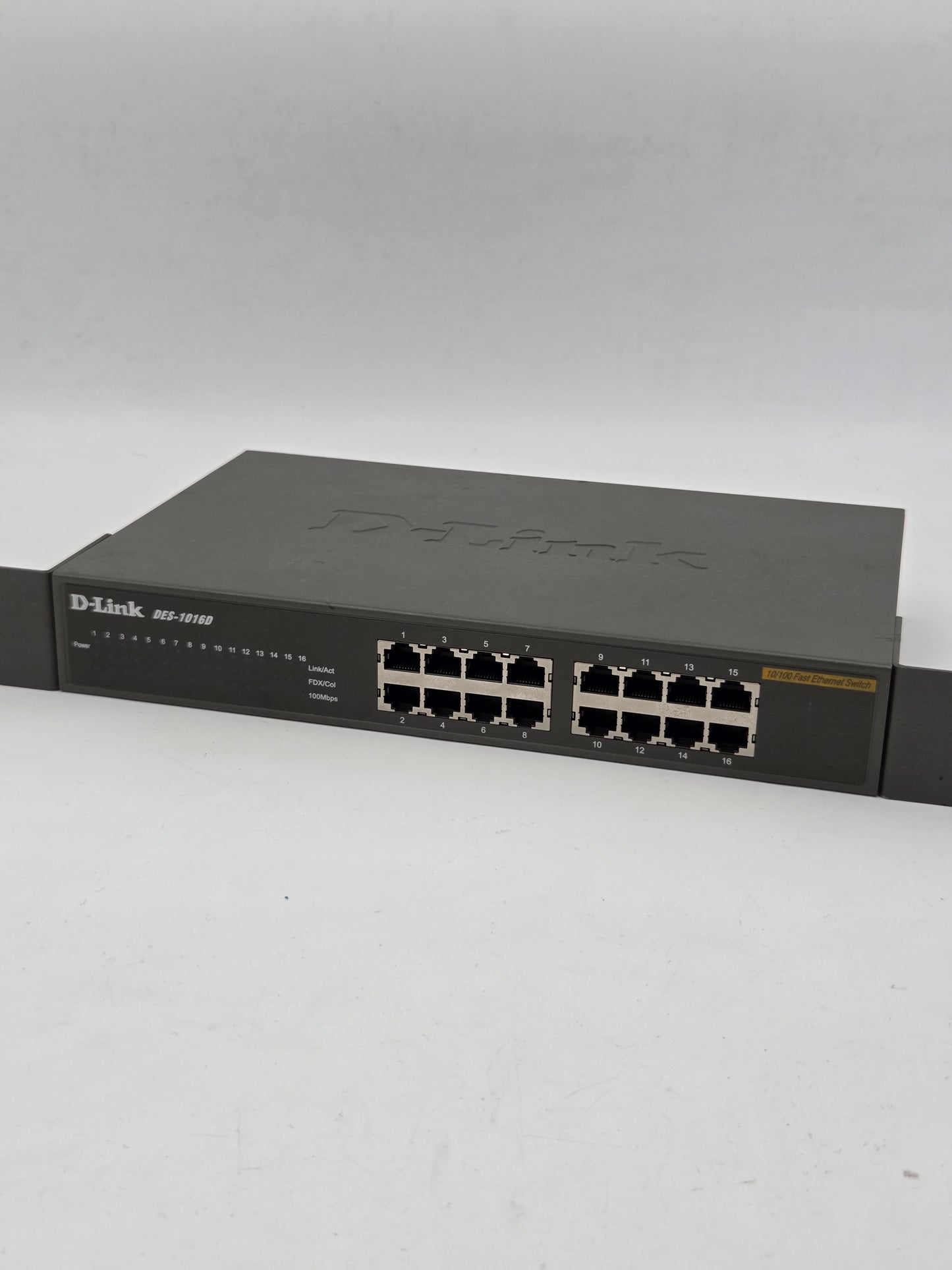 D-Link DES-1016D 16-Port 10/100 Fast Ethernet Switch