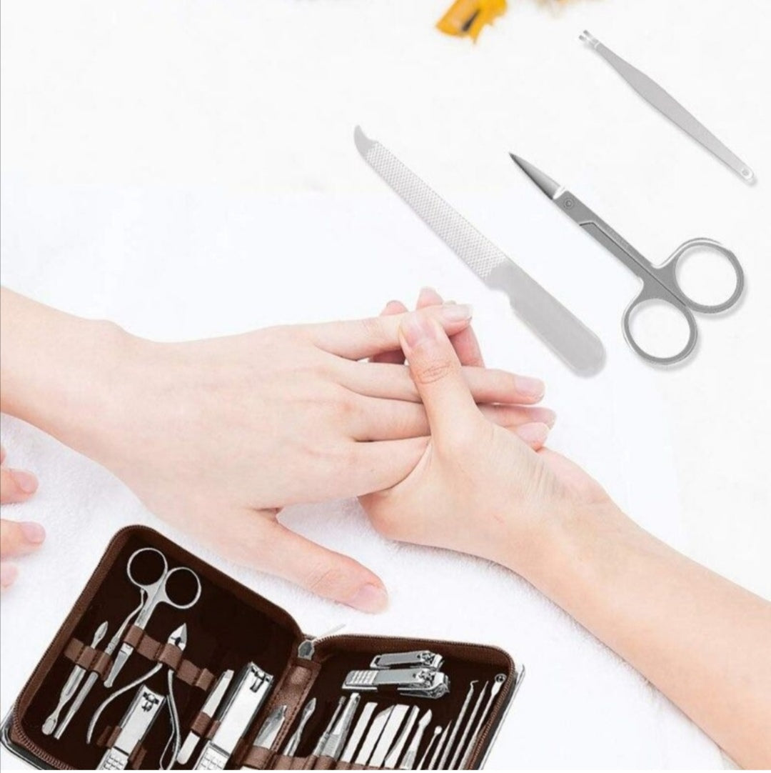 26 Piece Nail Kit In Foldable Zip Case